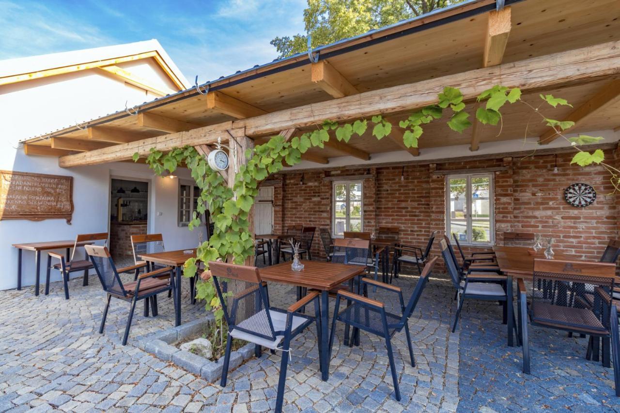 La Bobul Apartments Drnholec Exterior photo